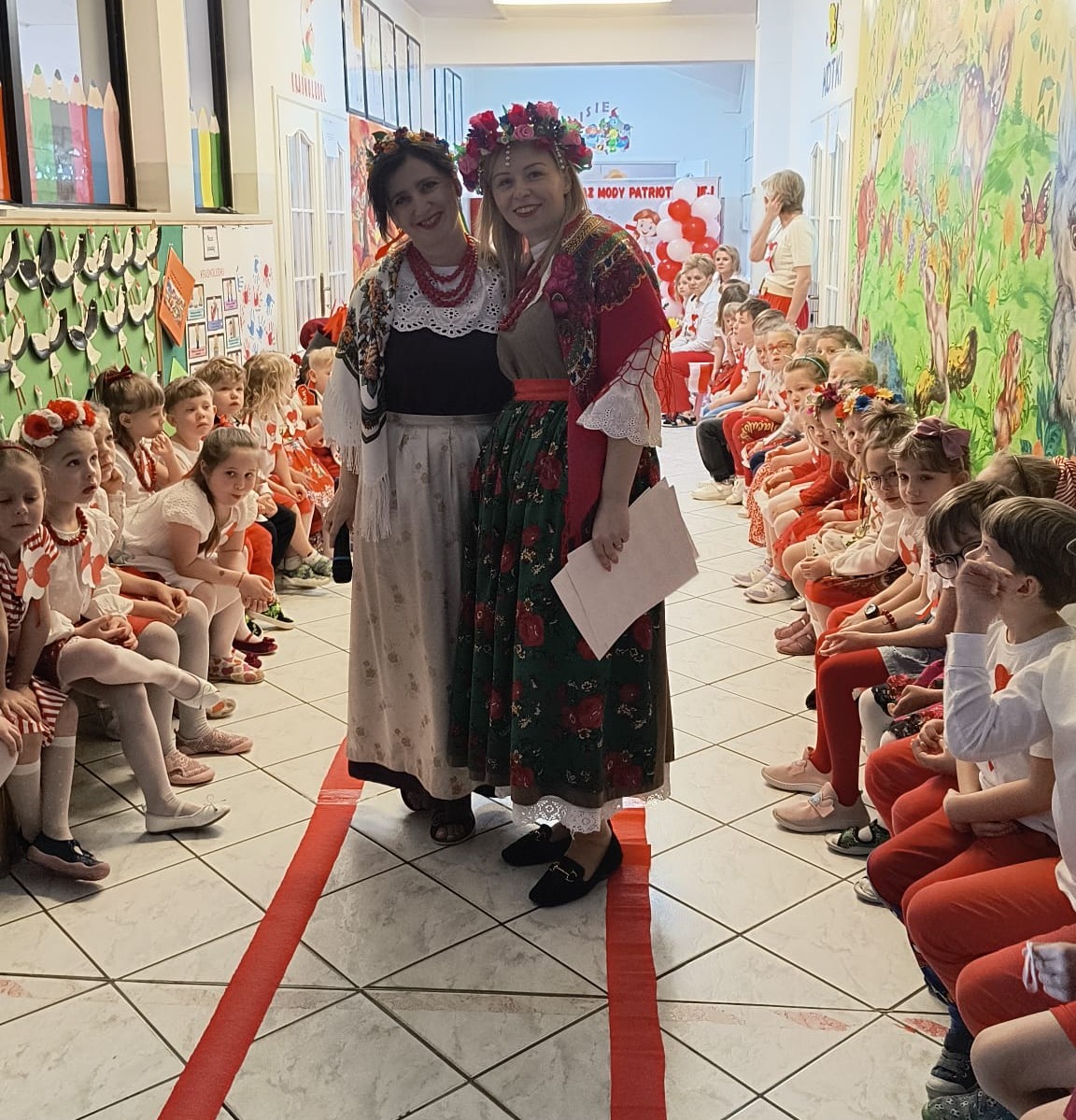 Na wybiegu pojawili się też pracownicy przedszkola.